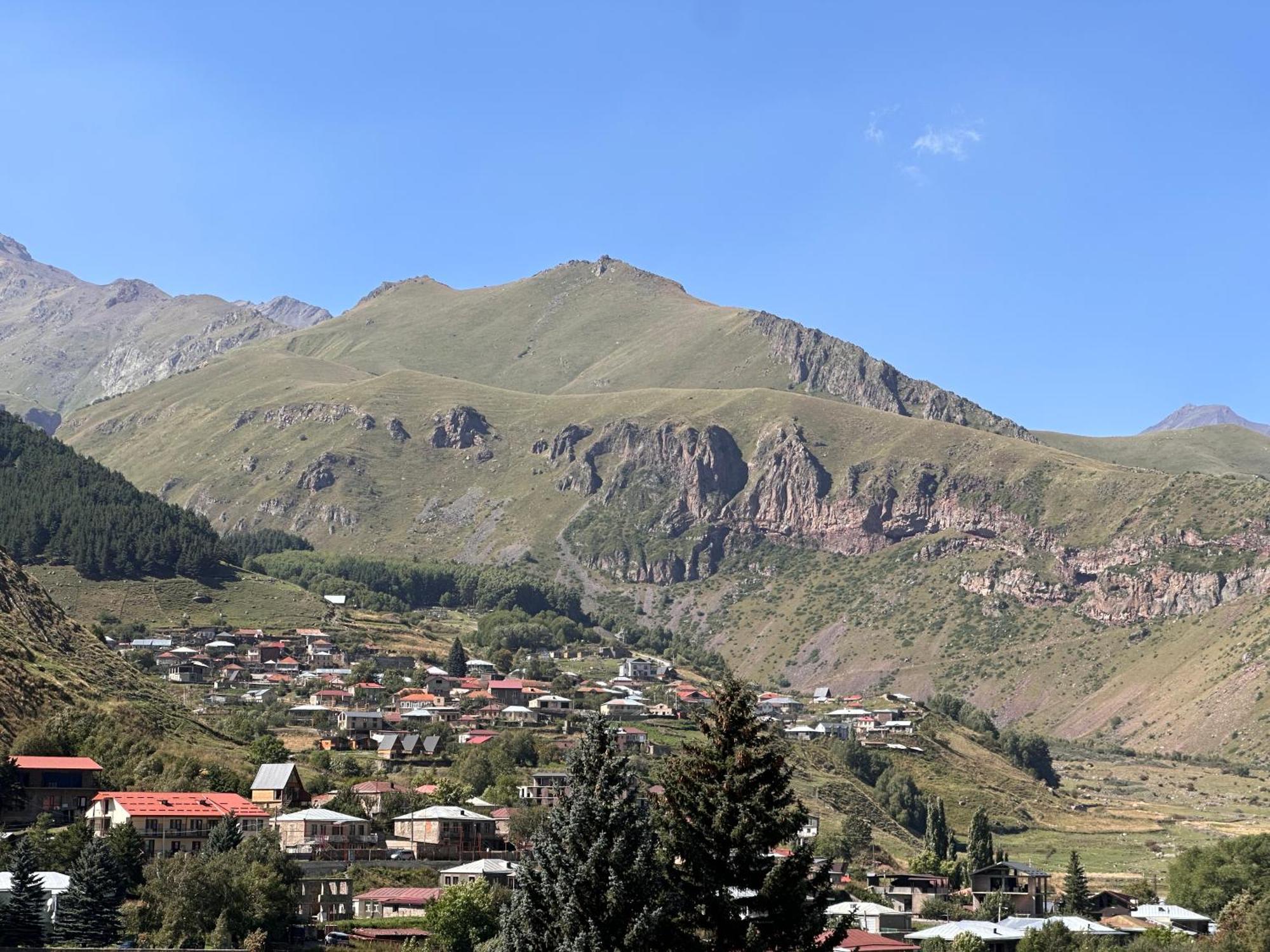 Hotel Mountime Kazbegi Exterior foto